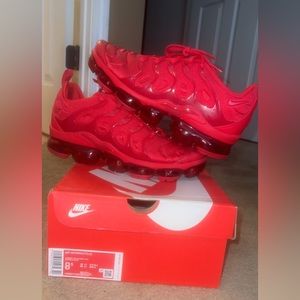 Air Vapormax Plus ‘University Red’
